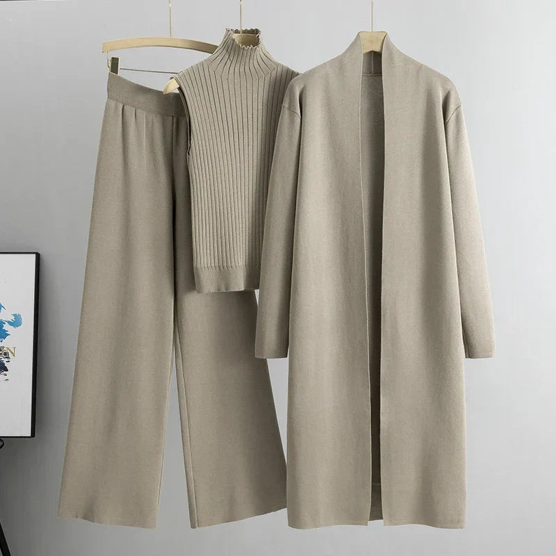 Damen 3-teiliges klassisches Outfit: stilvolle Jacke, Pullover & Hose für Freizeit & Eleganz. Komfortabler Herbst-/Winterlook.