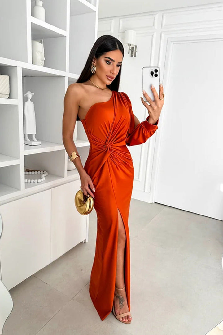 Damen Festkleid mit raffinierten Details, perfekt für glamouröse Auftritte & Feste.