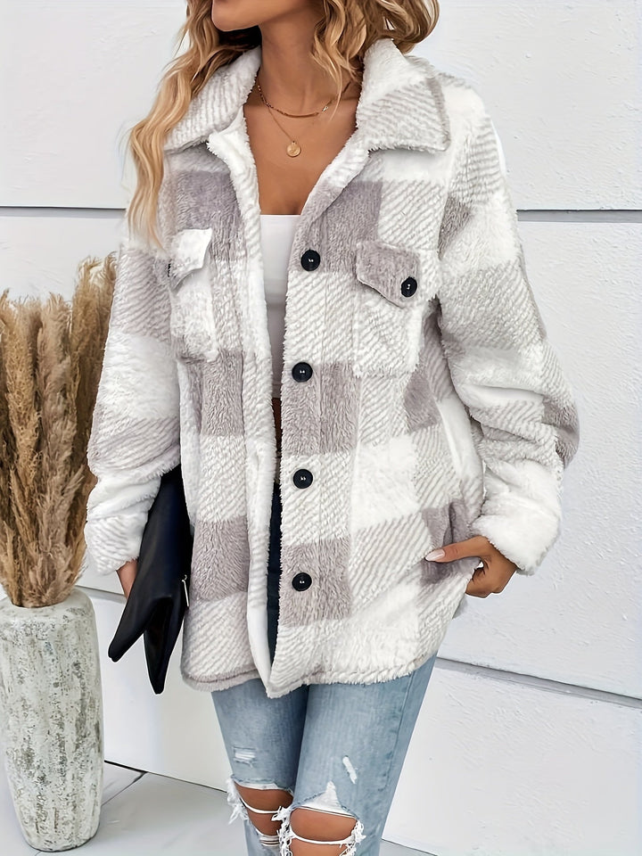 Modische karierte Damenjacke mit Knopfleiste. Perfekte, bequeme Freizeitjacke für Casual-Looks im Herbst & Winter.