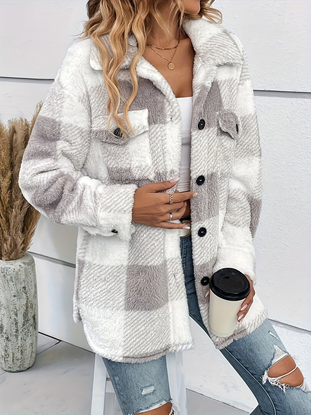 Gemütliche karierte Damen-Freizeitjacke mit Knopfleiste für Herbst & Winter. Trendige, warme Langarm-Outerwear.