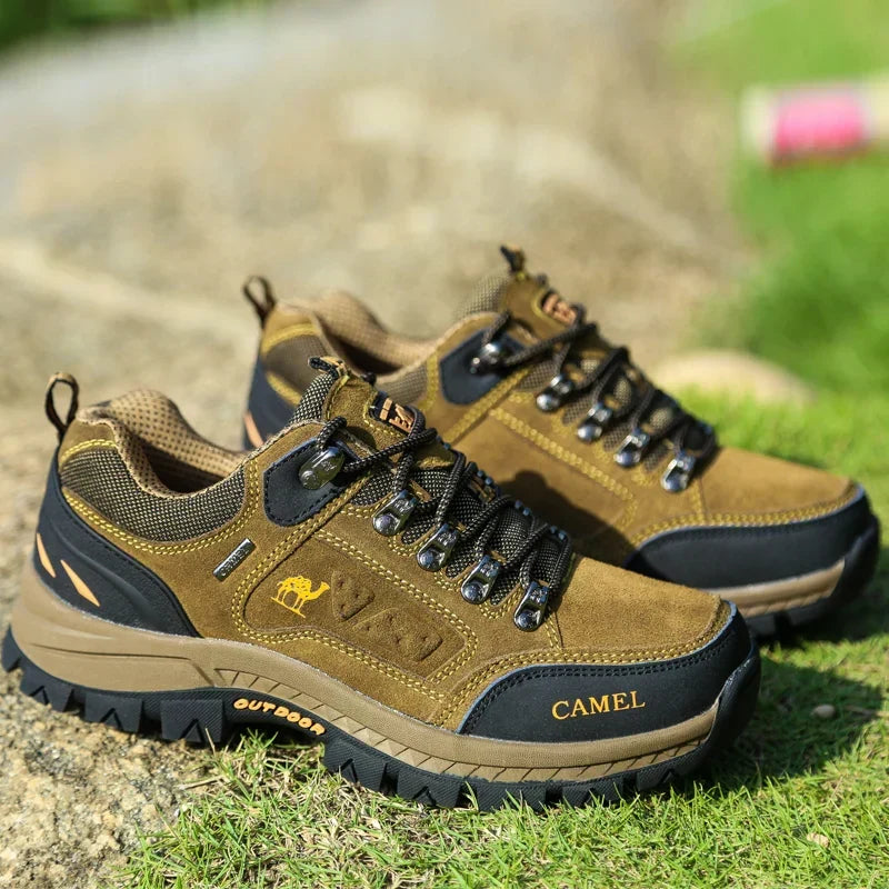 Rutschfeste Herren-Wanderschuhe Sohle mit tiefem Profil für exzellenten Grip auf anspruchsvollen Outdoor-Trails.