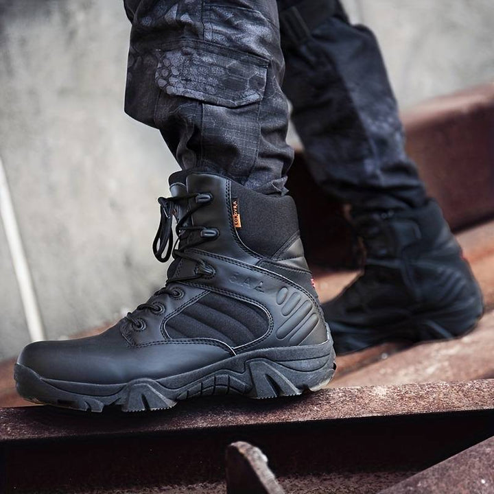 Klassische Damen Armeestiefel, schwarz, für Outdoor und Alltag, mit starkem Profil und hohem Tragekomfort.