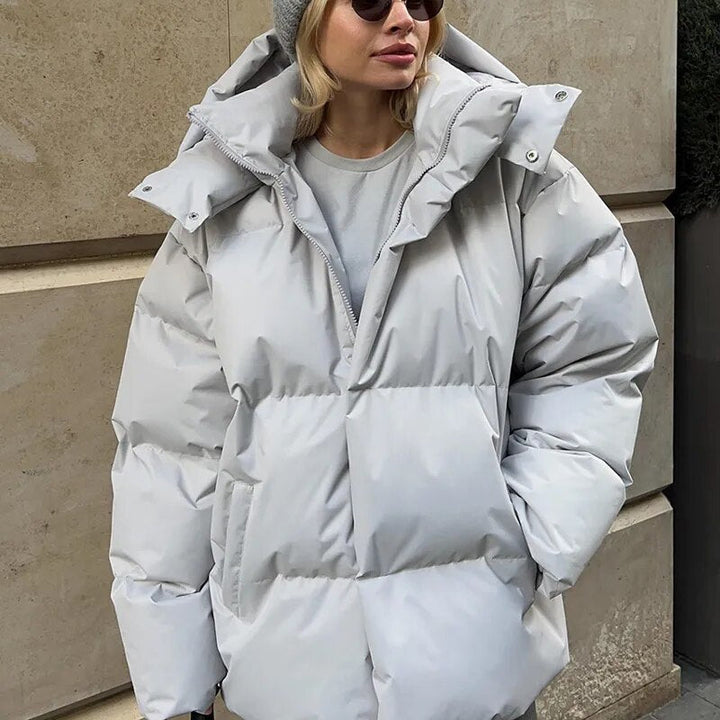 Modische Damen Kapuzenjacke, Oversize Schnitt, bietet Wärme und Stil für Freizeit & Wintermode.
