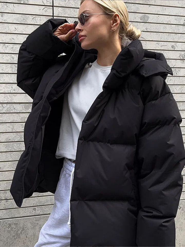 Damen Oversize Kapuzenjacke in lässigem Stil, perfekt für Komfort und entspannte Herbst-Outfits.
