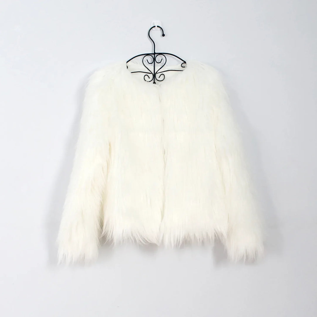 Moderner Damen Kuschelmantel für den Winter. Warm, elegant & bequem. Perfekte Winterkleidung für Frauen.