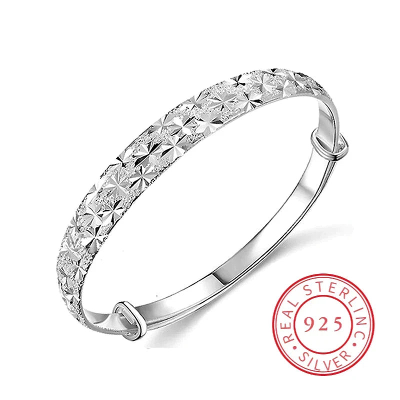 Glänzendes Damen Sternarmband aus 925er Silber, elegant und verstellbar, idealer Damenschmuck.