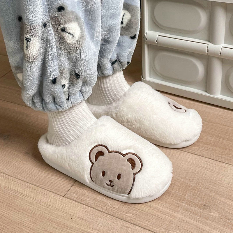 Draufsicht auf Katzenhausschuhe: Warme, weiche Winterpantoffeln für Damen & Herren, ideal für Zuhause & Freizeit.