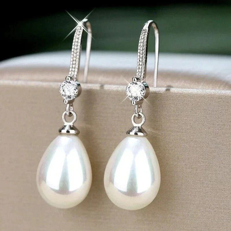Weiße ovale Perlenohrringe aus 925er Silber für Damen, klassisch und stilvoll für jeden Anlass.