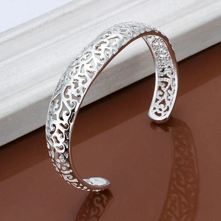 Elegantes filigranes 925er Silber Damen Armband, ein feines Schmuckstück, das Selbstvertrauen verleiht.