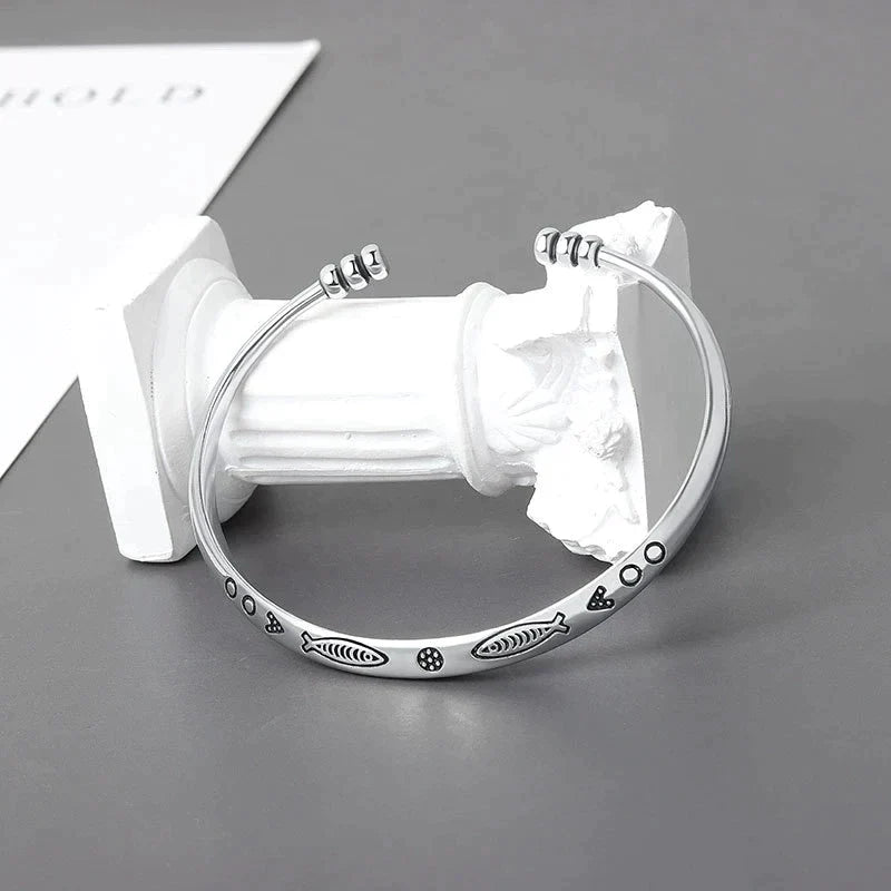 Kraftvolles Koi-Fisch-Amulett-Armband für Glück, Schutz und Wohlstand im Feng Shui Stil.