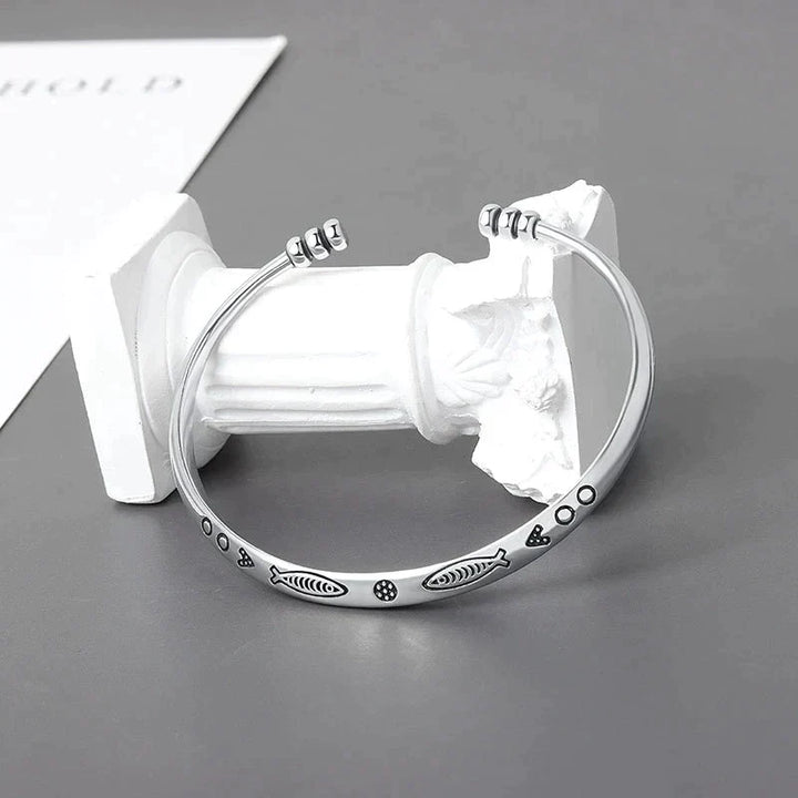 Kraftvolles Koi-Fisch-Amulett-Armband für Glück, Schutz und Wohlstand im Feng Shui Stil.