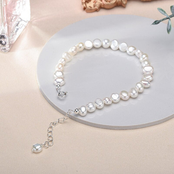 Damen Silberarmband mit zarten Süßwasserperlen. Klassisches Sterlingsilber Armband, ein zeitloses Accessoire.