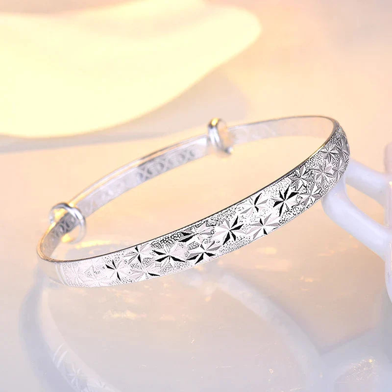 Modisches Damen-Armband mit einzigartigem Asterismus-Design, ideal für besondere Anlässe.