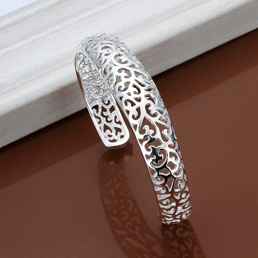 Hochwertiges 925er Silber Armband für Damen. Filigranes Design als eleganter und langlebiger Schmuck.