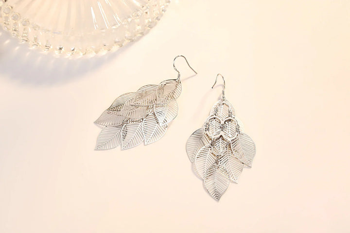 Statement-Ohrringe: filigrane Blätter für Damen. Eleganter Modeschmuck, perfektes Geschenk für Naturfreunde.