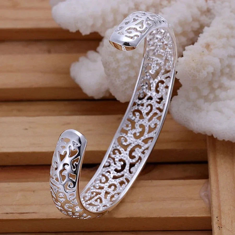 Damen Filigran-Armband aus 925 Silber. Klassisches Manschettenarmband, eleganter Damenschmuck.