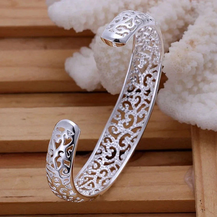 Damen Filigran-Armband aus 925 Silber. Klassisches Manschettenarmband, eleganter Damenschmuck.