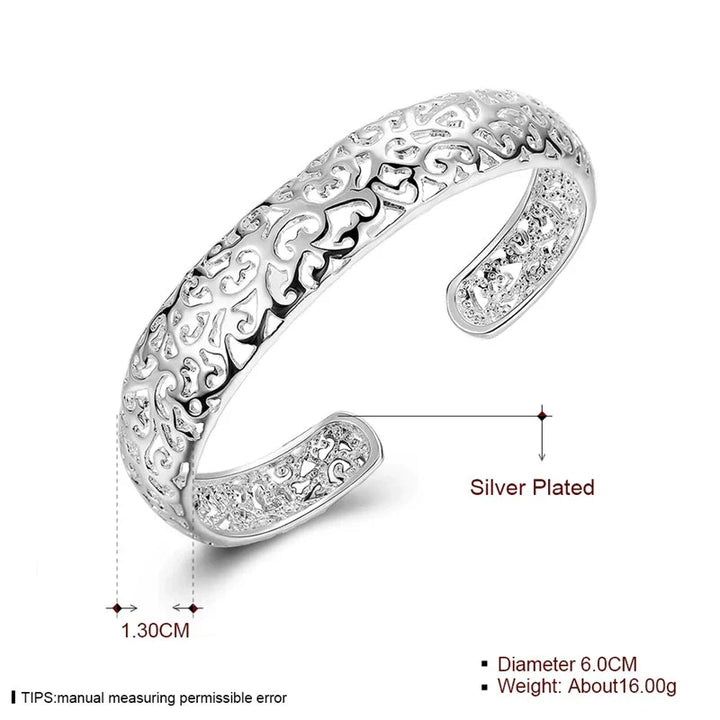 Silbernes Filigran-Armband für Damen, das Eleganz & Selbstvertrauen unterstreicht. Edles 925er Schmuckstück.