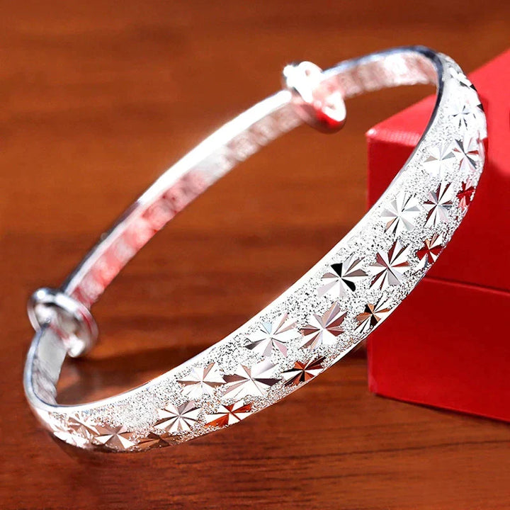 Verstellbares Silberarmband für Damen, 925er Sterlingsilber, mit zarten Stern-Anhängern, hypoallergen.