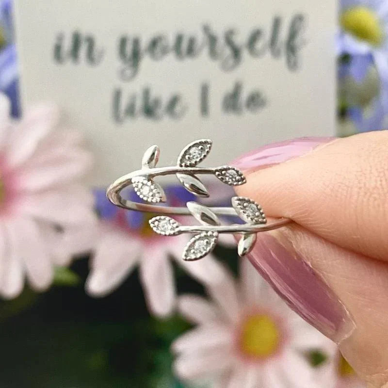 Edler Damen Blattring, verstellbar. Symbolschmuck für Wachstum. Perfekter Modeschmuck und Damenring.