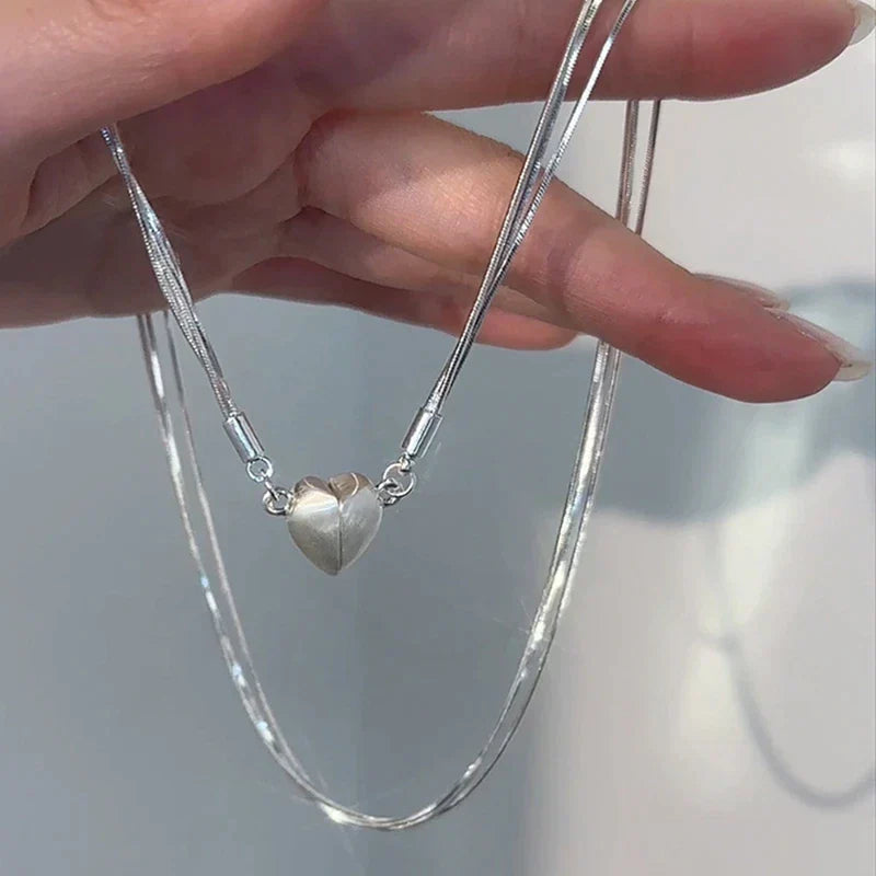Silberne Magnet-Liebes-Halskette mit filigranem Herz-Anhänger für Damen, perfekte Partnerkette.