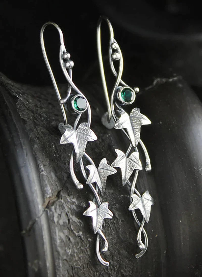 Elegante Damen Vintage Blattsilber Ohrringe, zeitloser Ohrhänger Schmuck mit zartem Blattdesign für Frauen.