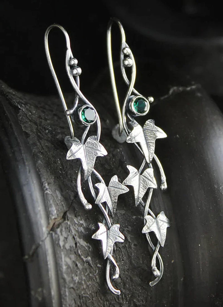Elegante Damen Vintage Blattsilber Ohrringe, zeitloser Ohrhänger Schmuck mit zartem Blattdesign für Frauen.