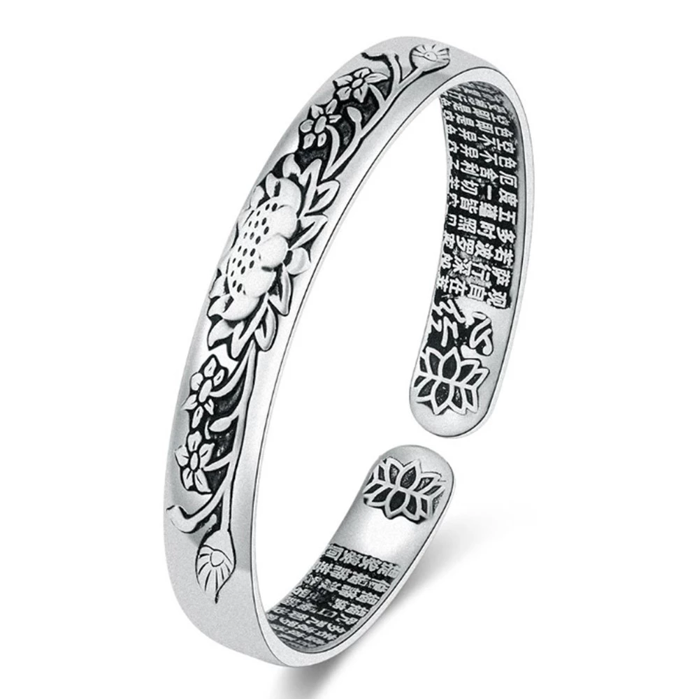 Nahaufnahme: Glänzendes S925 Silberarmband mit filigraner Lotusblüte, Unisex, verstellbar. Spirituell.