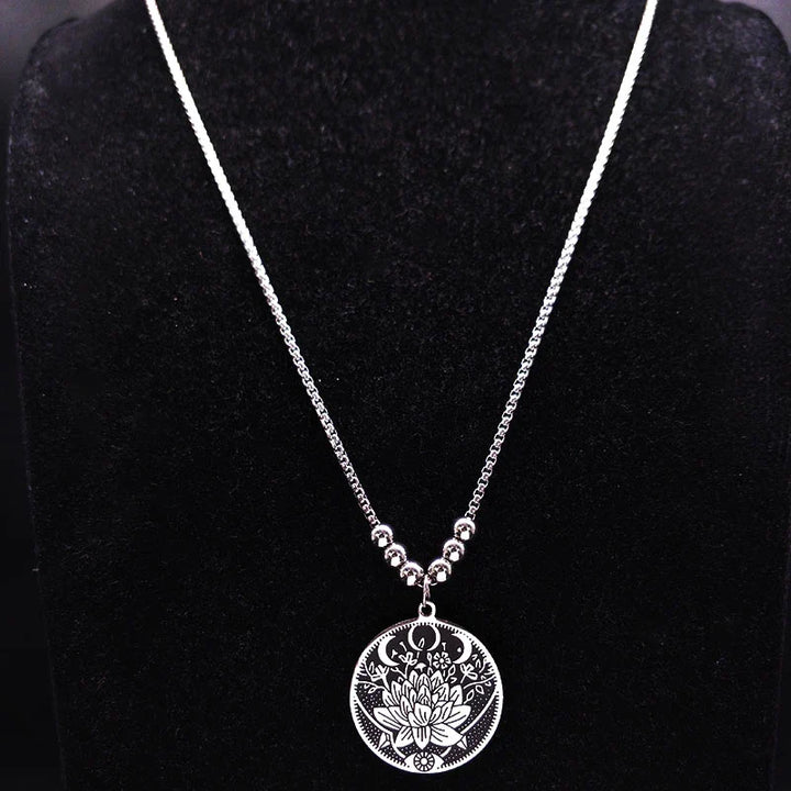 Runde Silber-Halskette mit Lotusblumen-Anhänger, vielseitiger Unisex-Schmuck für jeden Anlass.