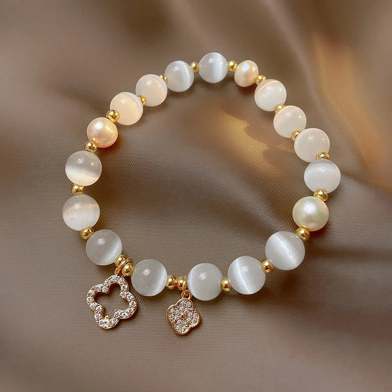 Hochwertiges Damenschmuck-Armband mit echten Naturkristallen & Süßwasserperlen, vergoldet. Natursteinschmuck.
