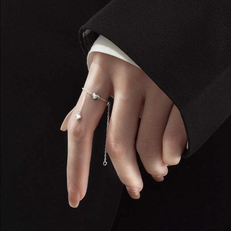Eleganter Herzring aus 925er Silber für Damen, mit filigranen Quasten.