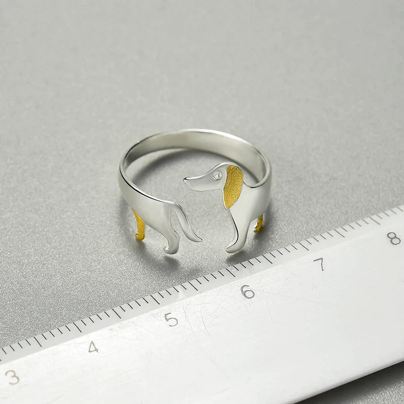 Detailreicher Dackelring Damen, verstellbar, aus 925 Sterlingsilber, charmanter Hundeschmuck.