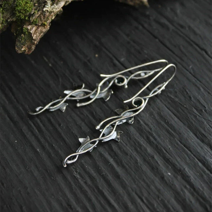 Damen Vintage Ohrringe aus Blattsilber, elegante Ohrhänger in Blatt-Form, zeitloser und stilvoller Schmuck.