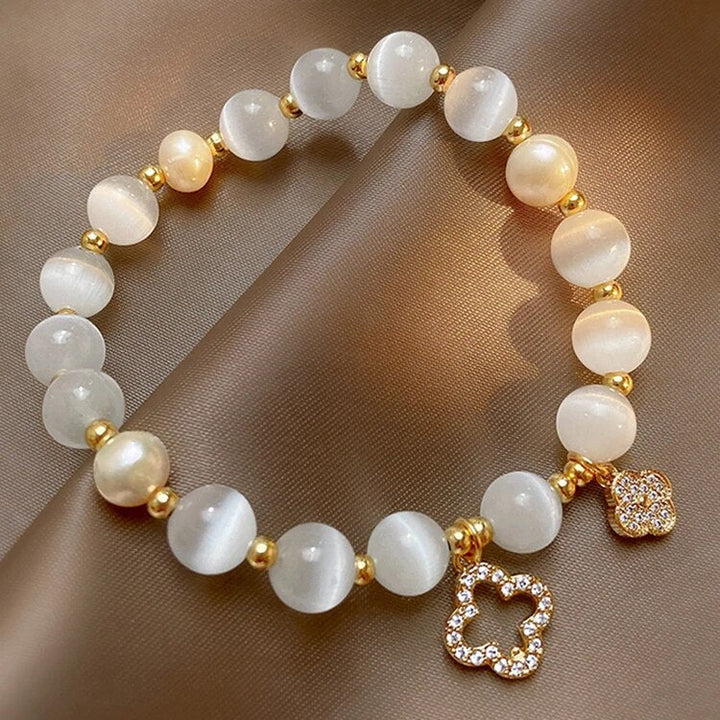 Edelstein-Damenarmband mit natürlichen Kristallen & Süßwasserperlen. Perfekt für Achtsamkeit & Wohlbefinden.