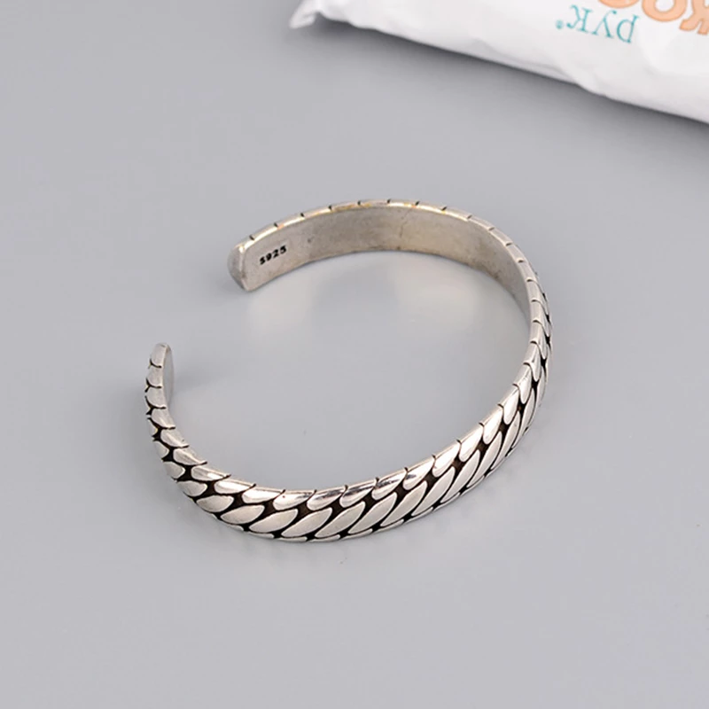 Stylisches unisex 925 Sterlingsilberarmband. Geometrisches Design für individuellen urbanen Look. Handgefertigt, verstellbar.