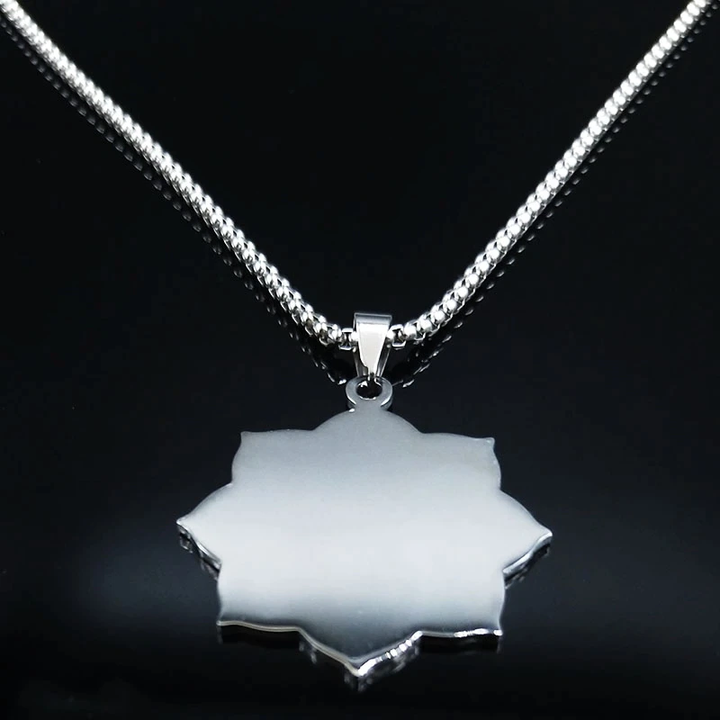 Spirituelle Silber-Halskette für Damen mit Lotusblumen-Anhänger, ein Symbol für Reinheit, ideale Geschenkidee.