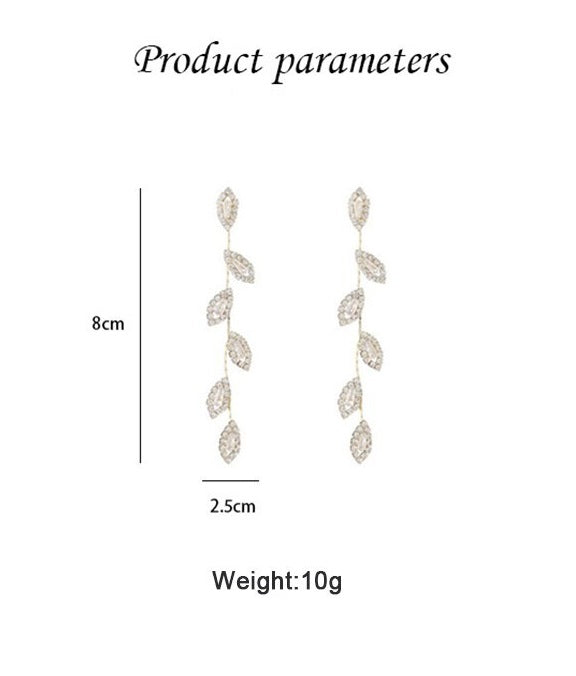 Stilvolle goldene Damen Blattohrringe, zartes Blattdesign, passt zu jedem Look. Eleganter Modeschmuck.