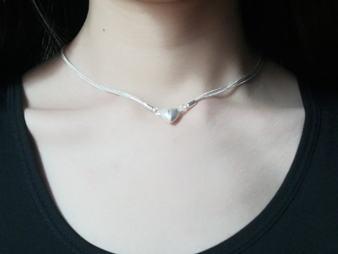 Hochwertige Silberkette mit innovativem Magnet-Herz-Design, eine elegante Liebeskette für Damen.
