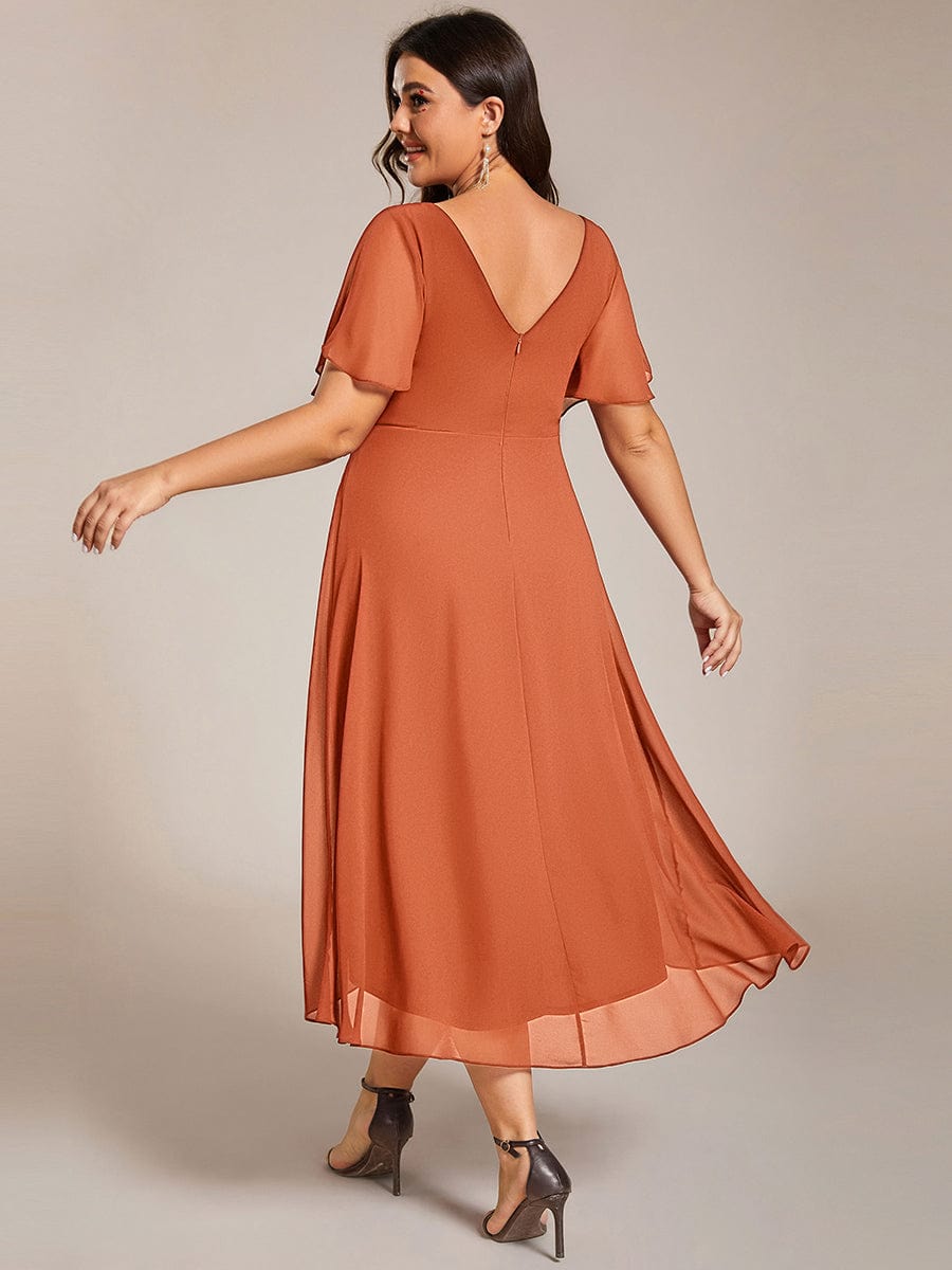 Chices Cremefarbenes Vokuhila Festkleid für Damen. Midi-Länge, Kurzarm, A-Linie, perfekt für Hochzeiten.