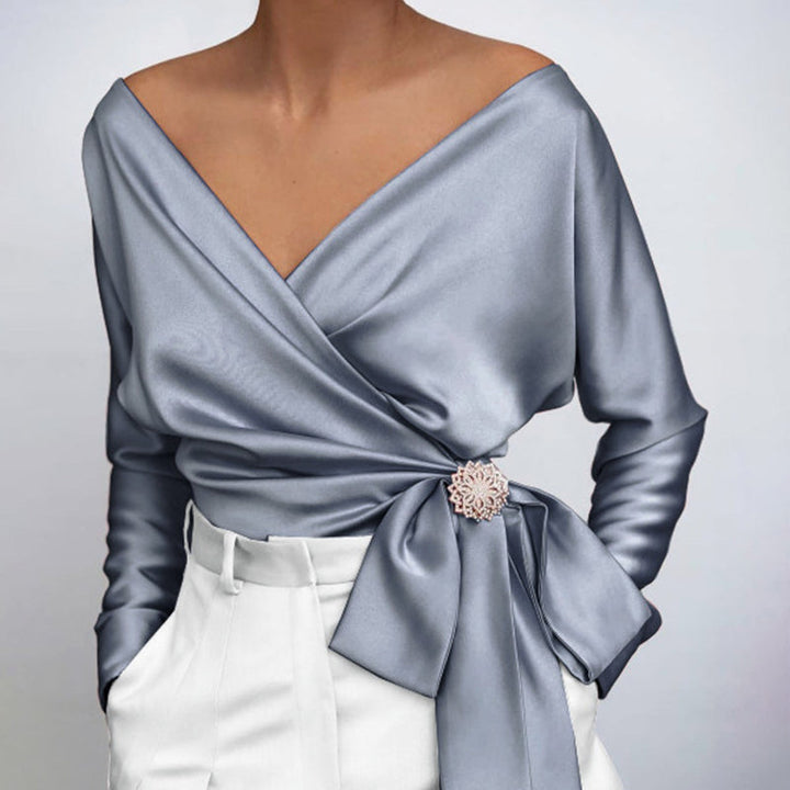 Blaue elegante Damenbluse Davina, glänzend, ideal für feminine Büro- & Freizeitlooks.