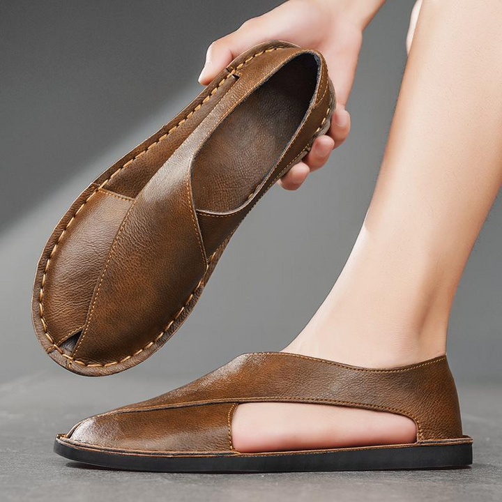 Leichte Herren Slip-On Schuhe mit Ausschnitten, komfortable Sommerschuhe für einen entspannten Casual Look.