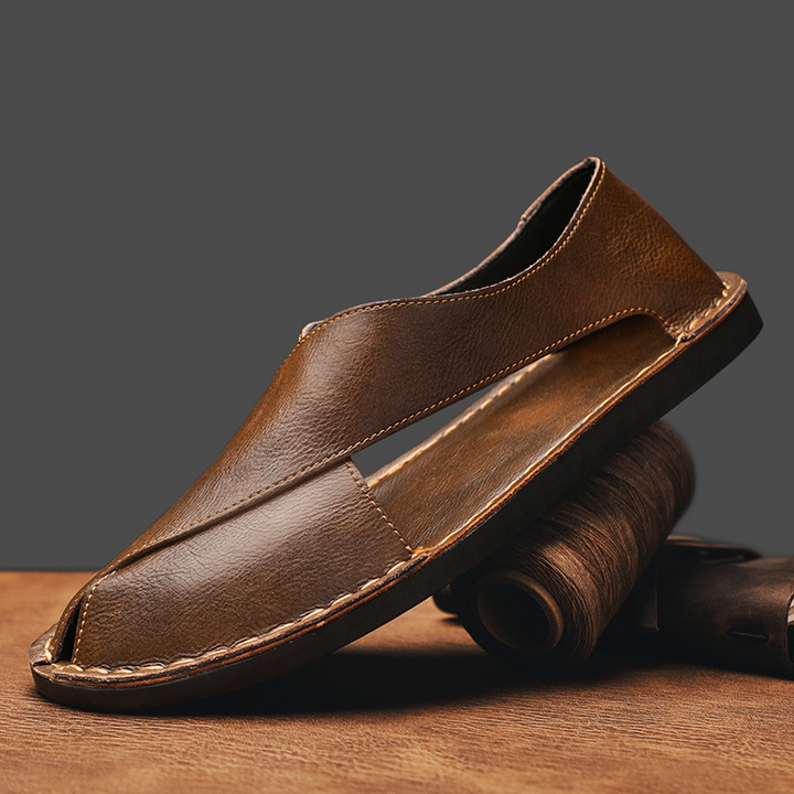 Komfortable Herren Slip-On Schuhe mit flacher Sohle. Perfekt als Freizeitschuh für entspannte Tage.