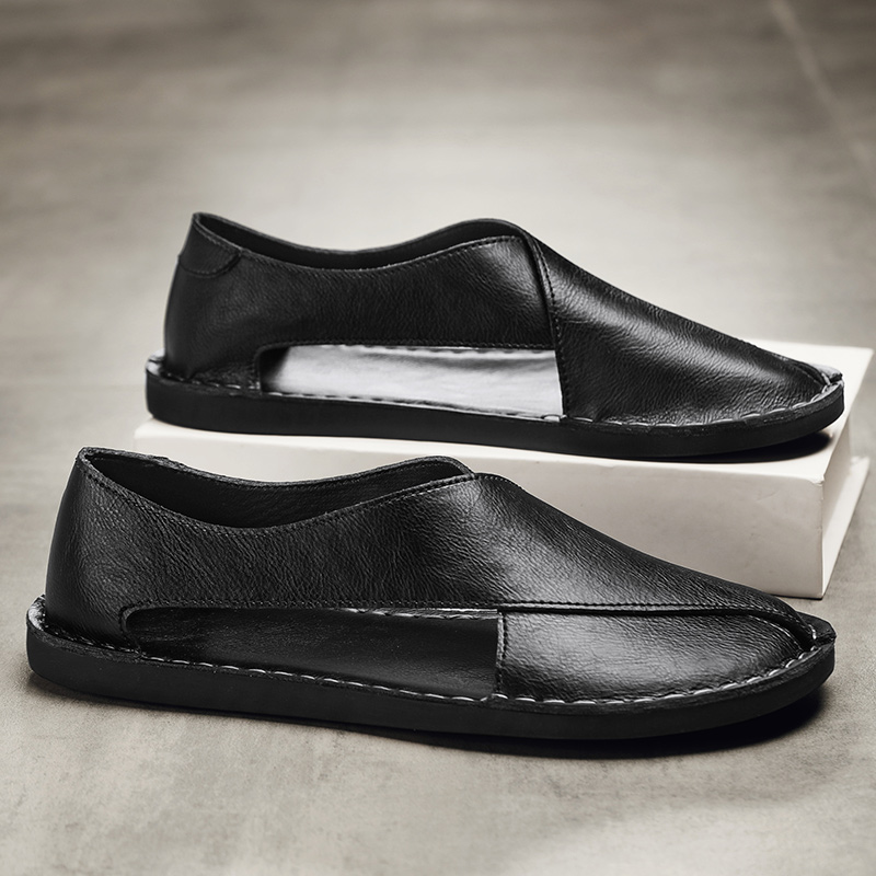Stylische Herren Slipper mit dekorativen Ausschnitten. Vielseitige Casual Schuhe für Männer.