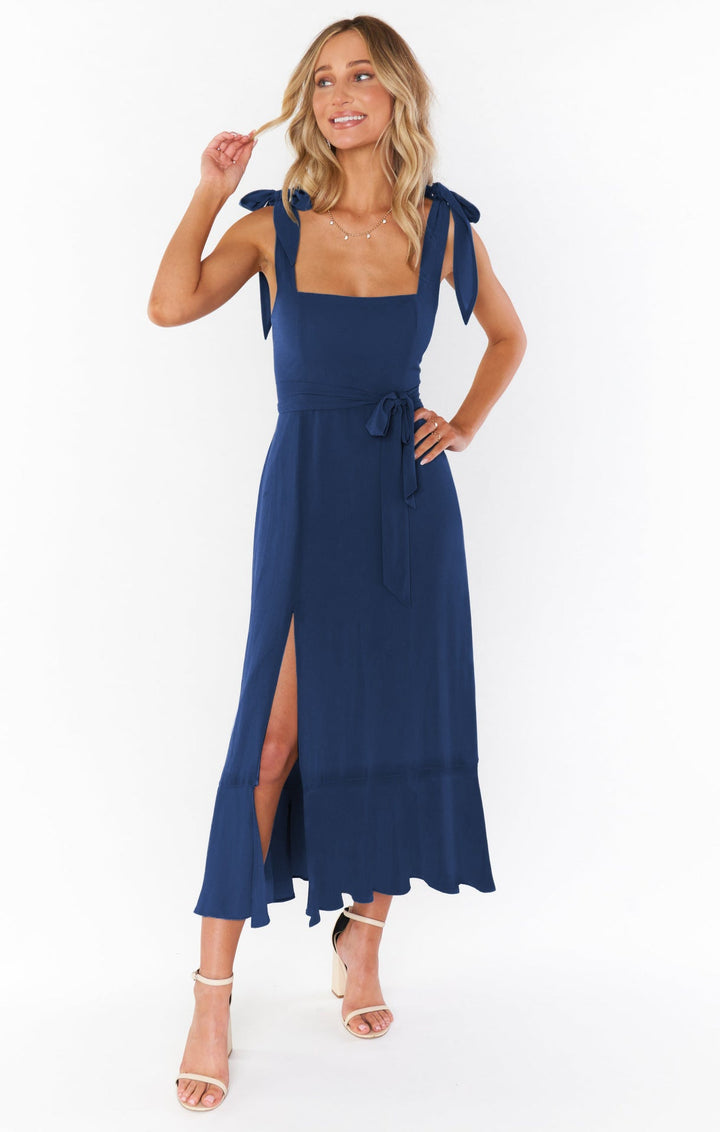 Leichtes ärmelloses Sommer Maxikleid für Damen, mit Schlitz & Bindegürtel, casual & schick.