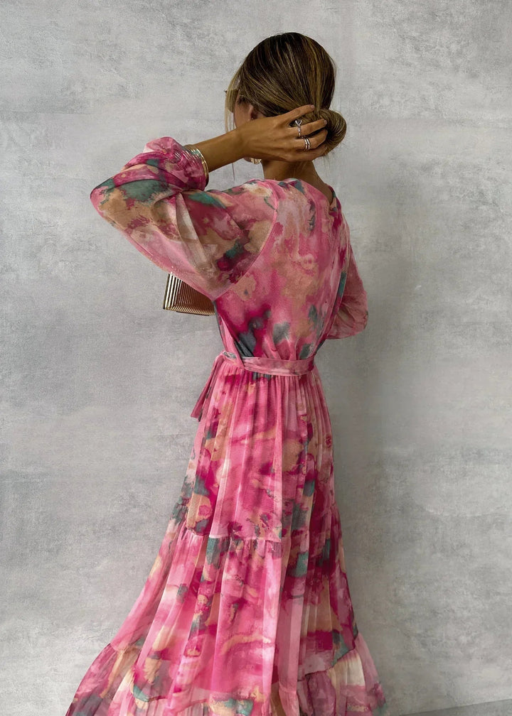 Festliches langes Damen Sommerkleid mit Blumenmuster, tiefem V-Ausschnitt und weiten Laternenärmeln.