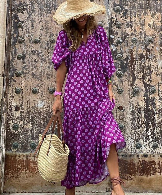 Langes gemustertes Damen Maxi Kleid, Boho-Design mit elegantem V-Ausschnitt und weiten Ärmeln.