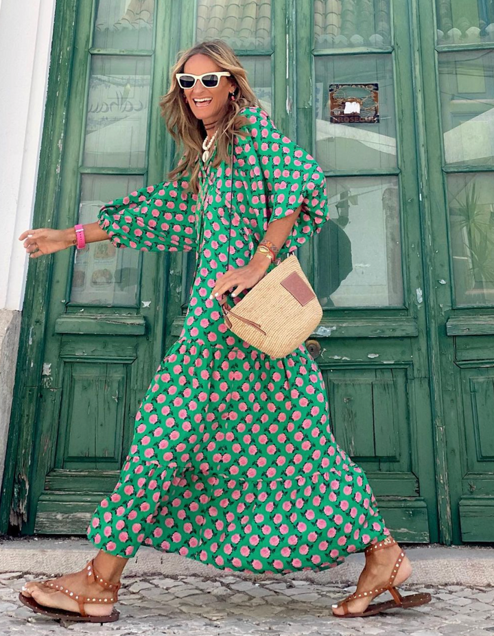 Langes Damen Maxi Kleid im Boho-Stil mit fließendem Stoff, ideal für Sommer und Freizeit.