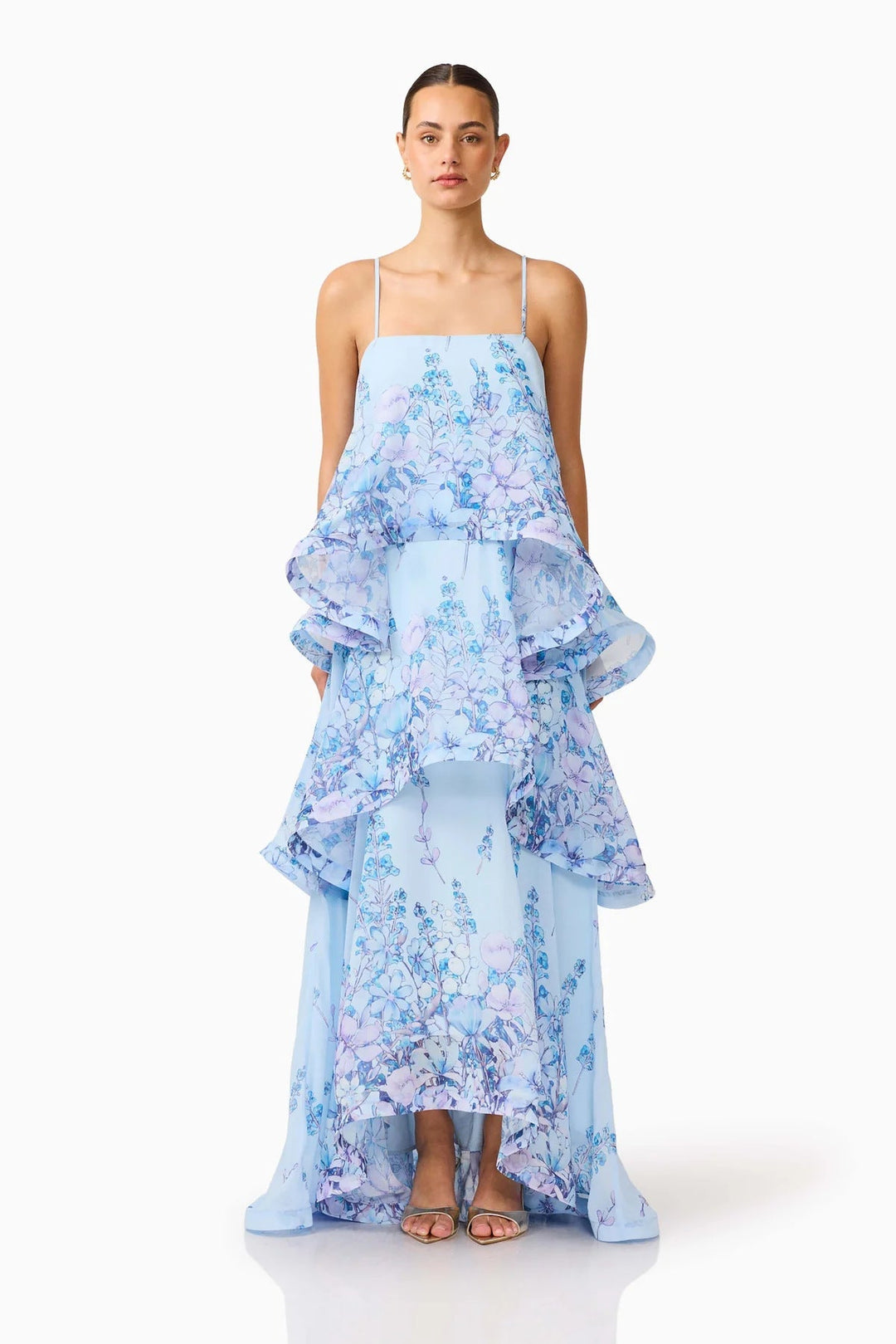 Romantisches Damen Abendkleid. Langes Blumenkleid mit eleganten Volants, ideal für besondere Feste.