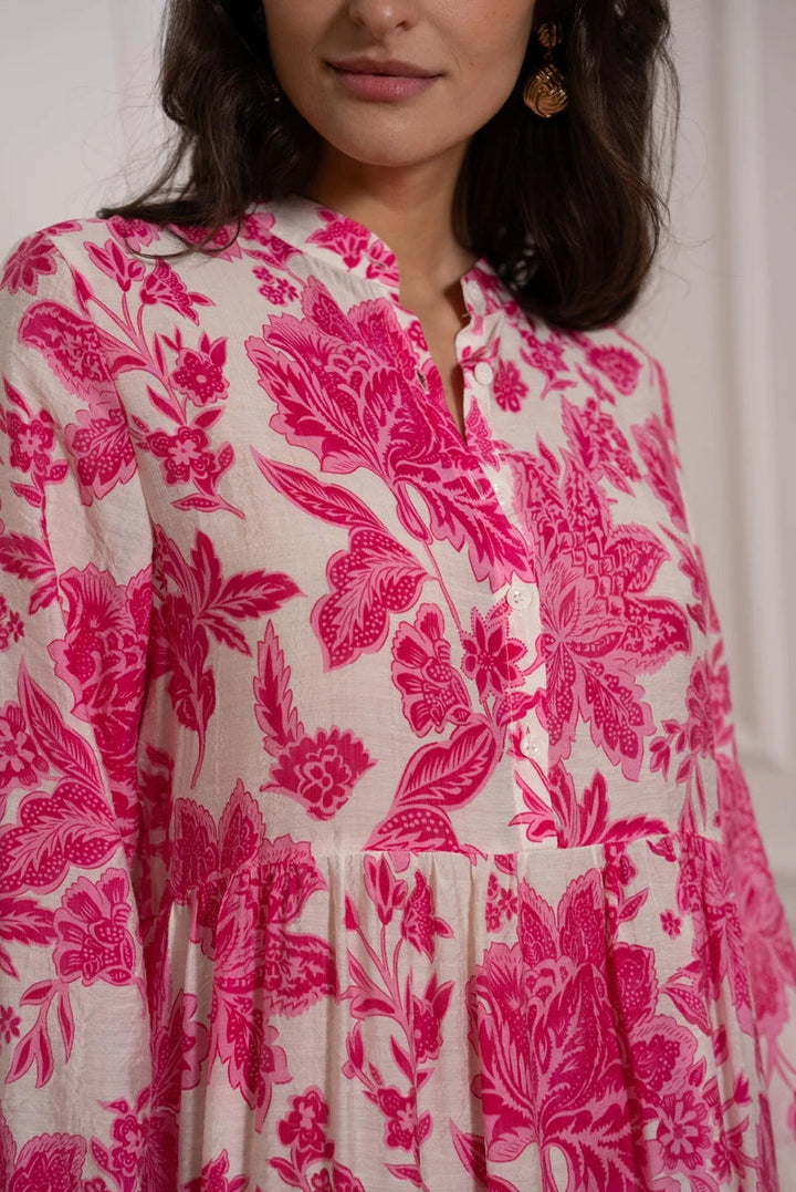 Romantisches Maxikleid für Damen mit Blumenmuster. Ideal als Frühlings- & Sommerkleid oder Abendkleid.