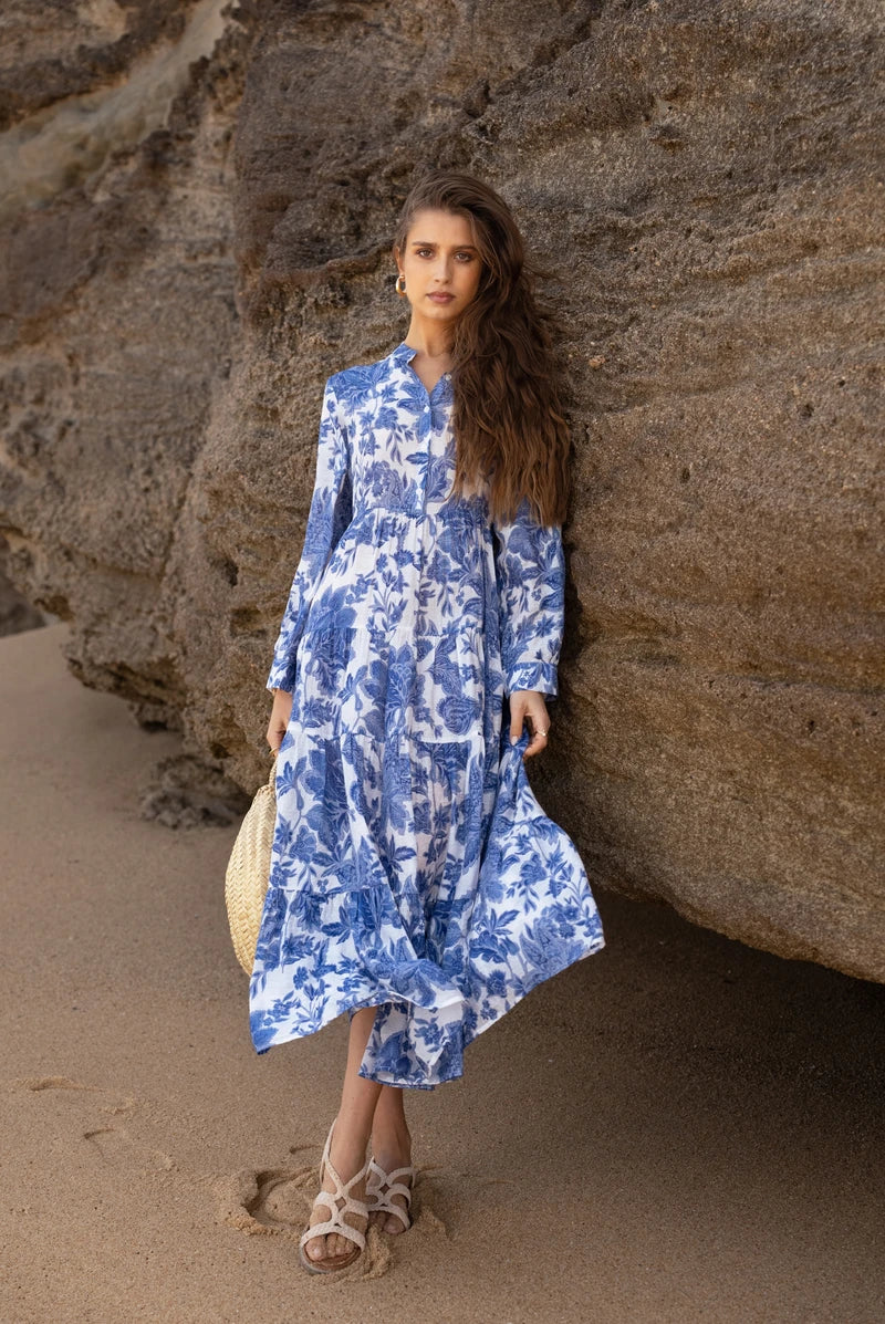 Boho Maxikleid für Damen, florales Design. Langes, fließendes Freizeitkleid mit elegantem Flair.